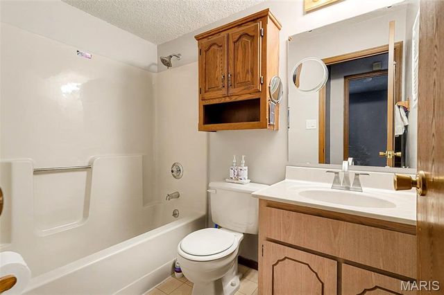 887 Woodridge Drive, Arnold, MO 63010