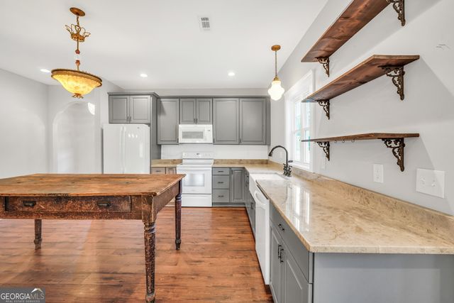 200 Douglas Creek Road, Flovilla, GA 30216