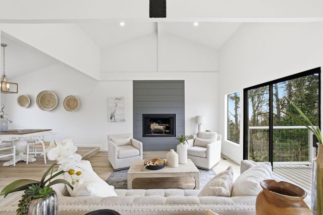 563 El Granada Boulevard, El Granada, CA 94018