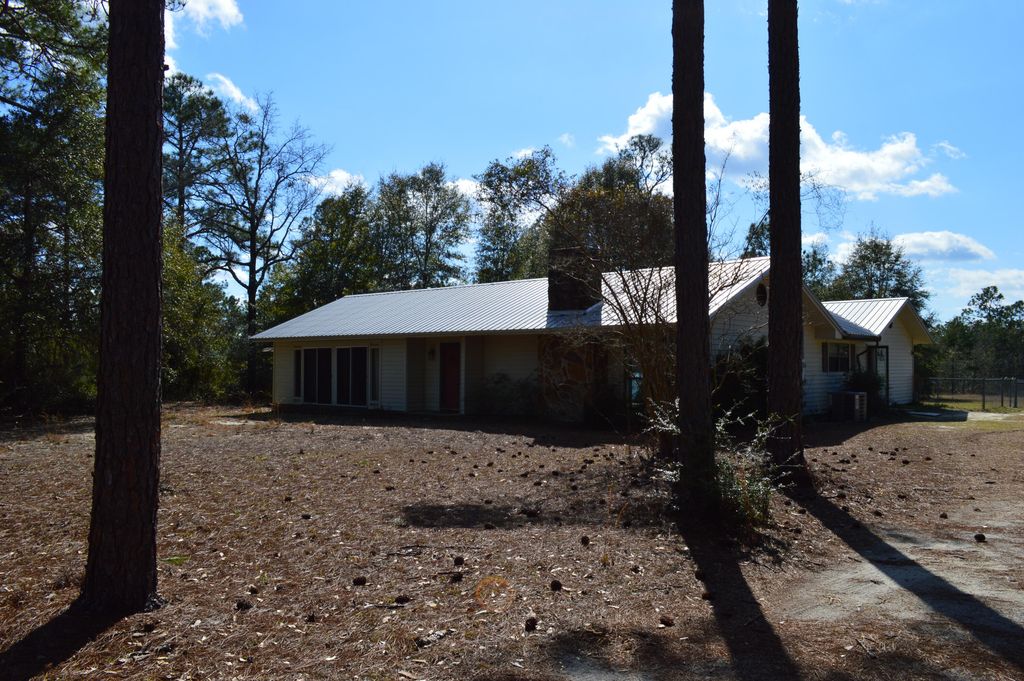 646 Millard Gainey Road, Defuniak Springs, FL 32435