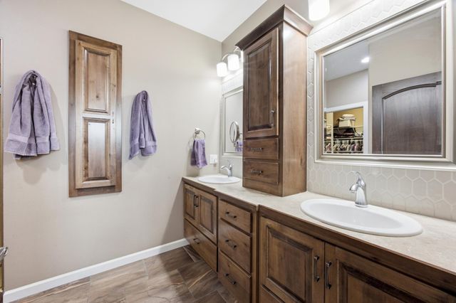 1406 W Summerwood Trail, Dilworth, MN 56529
