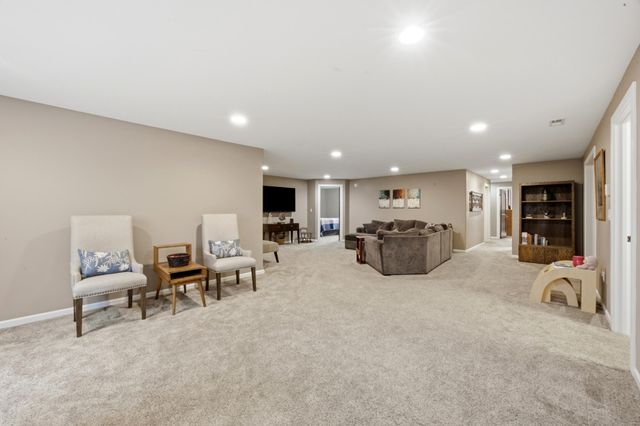 1406 W Summerwood Trail, Dilworth, MN 56529