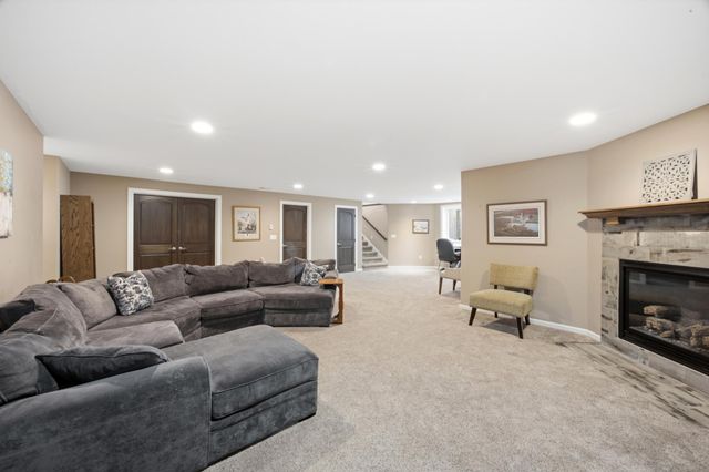 1406 W Summerwood Trail, Dilworth, MN 56529