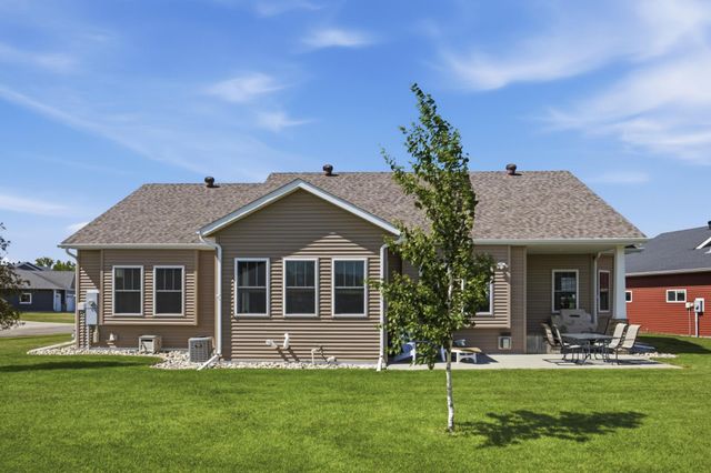 1406 W Summerwood Trail, Dilworth, MN 56529