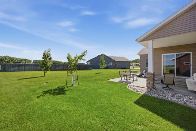 1406 W Summerwood Trail, Dilworth, MN 56529