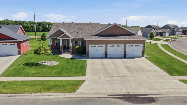 1406 W Summerwood Trail, Dilworth, MN 56529