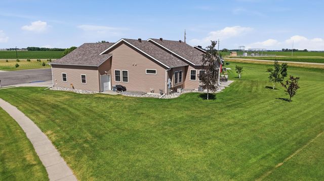 1406 W Summerwood Trail, Dilworth, MN 56529