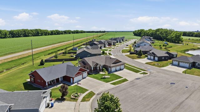1406 W Summerwood Trail, Dilworth, MN 56529