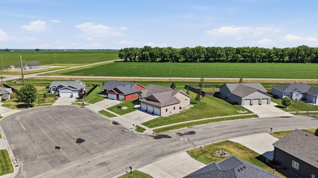 1406 W Summerwood Trail, Dilworth, MN 56529