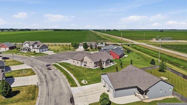 1406 W Summerwood Trail, Dilworth, MN 56529