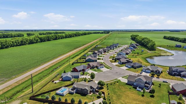 1406 W Summerwood Trail, Dilworth, MN 56529