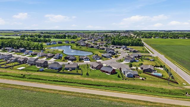 1406 W Summerwood Trail, Dilworth, MN 56529