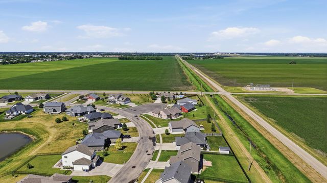 1406 W Summerwood Trail, Dilworth, MN 56529