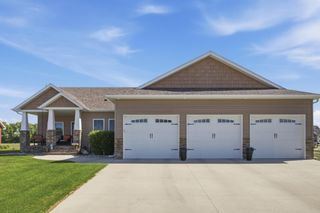 1406 W Summerwood Trail, Dilworth, MN 56529