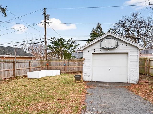 112 Maplehurst Road, Irondequoit, NY 14617