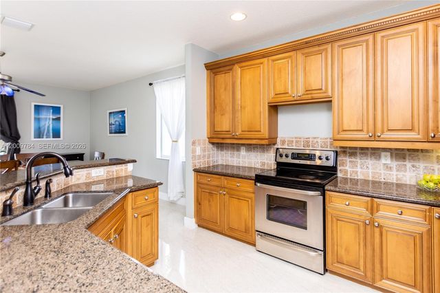 980 Golden Cane Dr, Weston, FL 33327