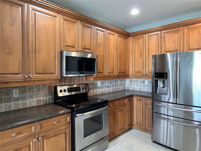 980 Golden Cane Dr, Weston, FL 33327