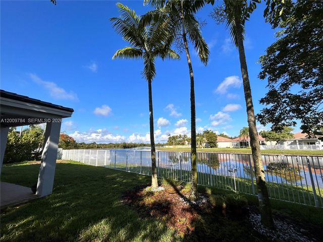 980 Golden Cane Dr, Weston, FL 33327