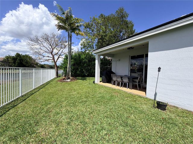 980 Golden Cane Dr, Weston, FL 33327
