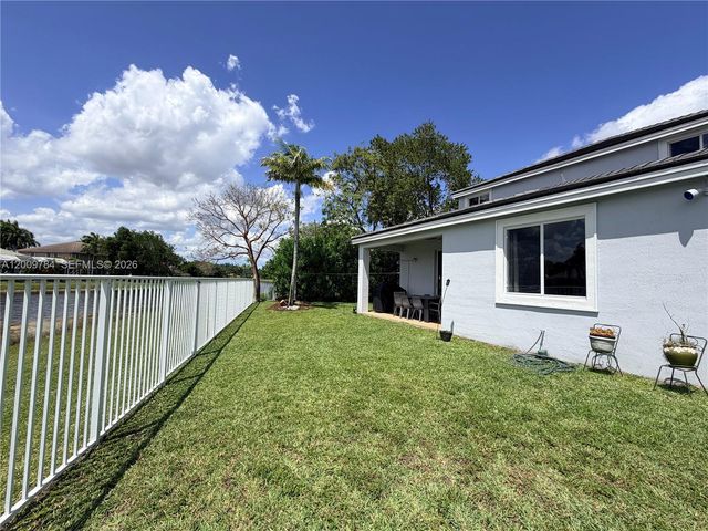 980 Golden Cane Dr, Weston, FL 33327