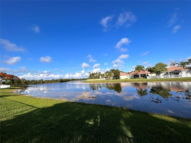 980 Golden Cane Dr, Weston, FL 33327