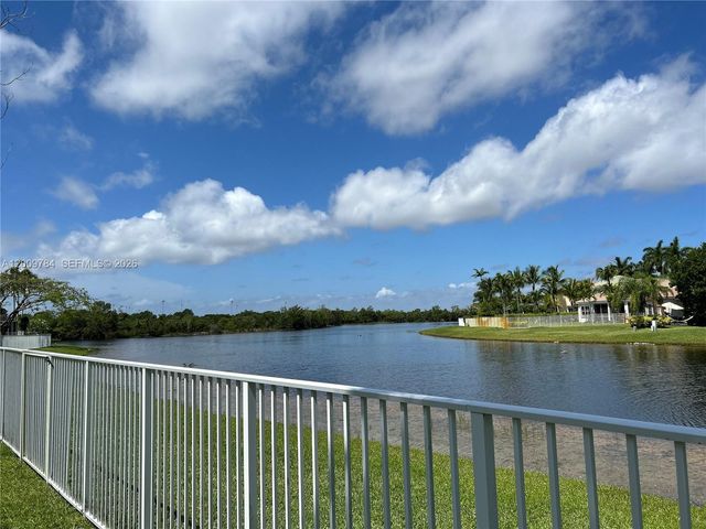 980 Golden Cane Dr, Weston, FL 33327