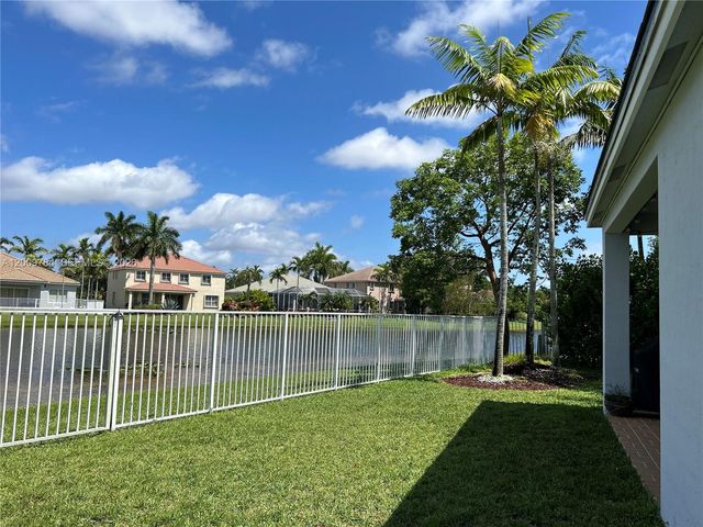 980 Golden Cane Dr, Weston, FL 33327