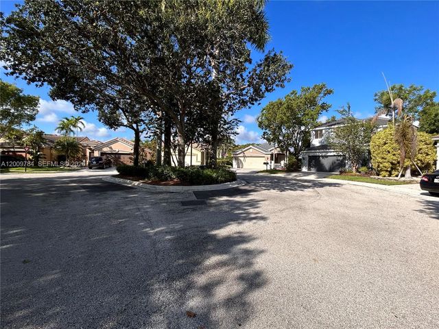 980 Golden Cane Dr, Weston, FL 33327