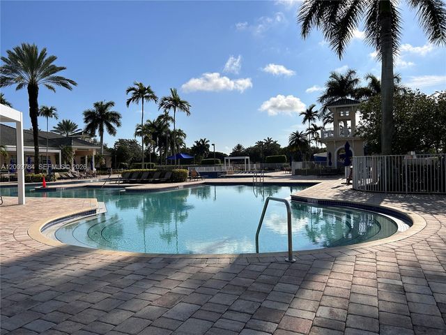 980 Golden Cane Dr, Weston, FL 33327
