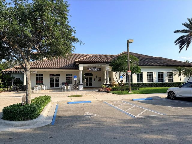 980 Golden Cane Dr, Weston, FL 33327