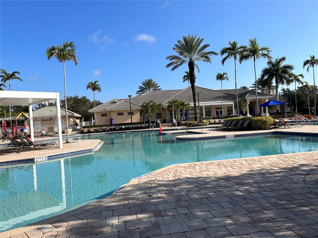 980 Golden Cane Dr, Weston, FL 33327
