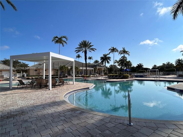 980 Golden Cane Dr, Weston, FL 33327