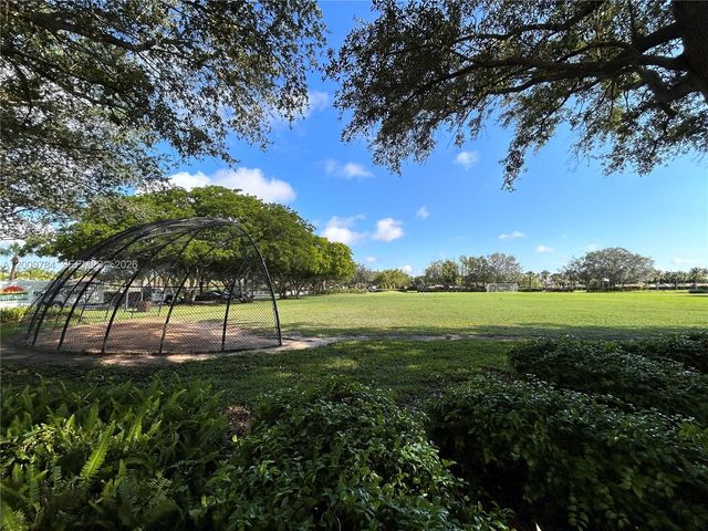 980 Golden Cane Dr, Weston, FL 33327