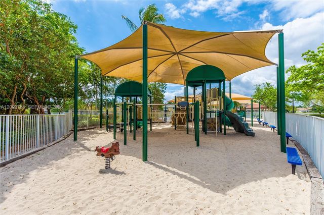 980 Golden Cane Dr, Weston, FL 33327