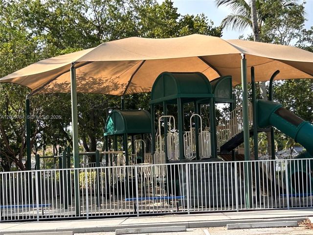 980 Golden Cane Dr, Weston, FL 33327