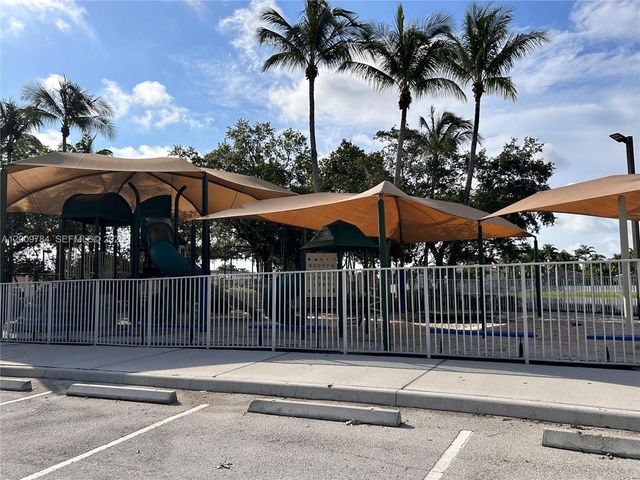 980 Golden Cane Dr, Weston, FL 33327
