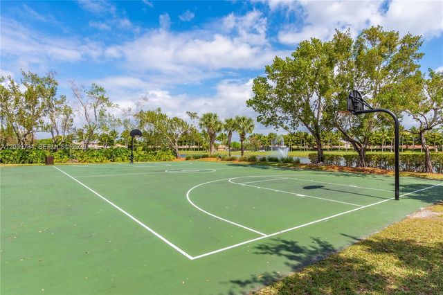 980 Golden Cane Dr, Weston, FL 33327