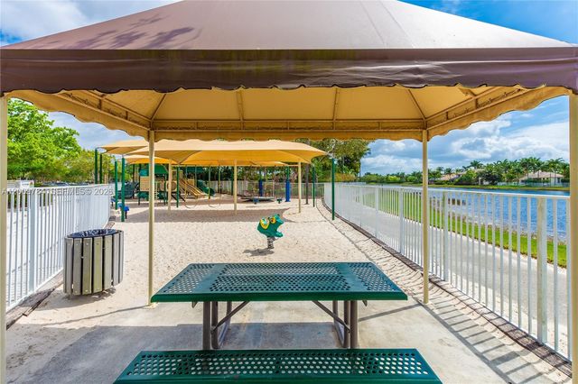 980 Golden Cane Dr, Weston, FL 33327