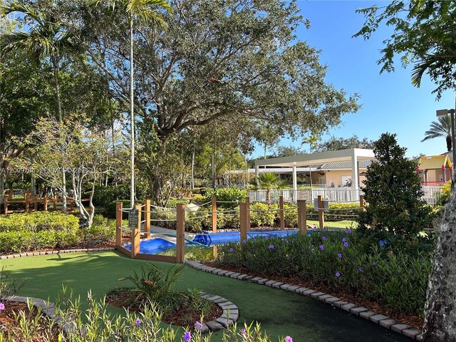 980 Golden Cane Dr, Weston, FL 33327