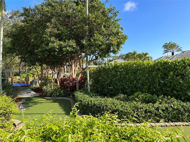 980 Golden Cane Dr, Weston, FL 33327
