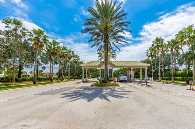 980 Golden Cane Dr, Weston, FL 33327