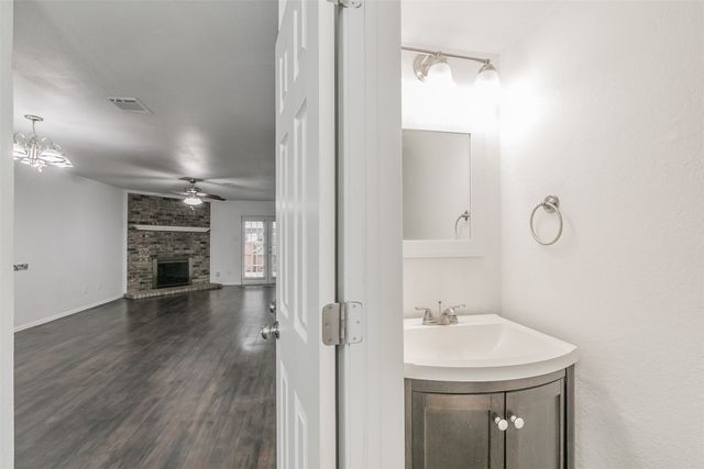 54 Abbey Road, Euless, TX 76039
