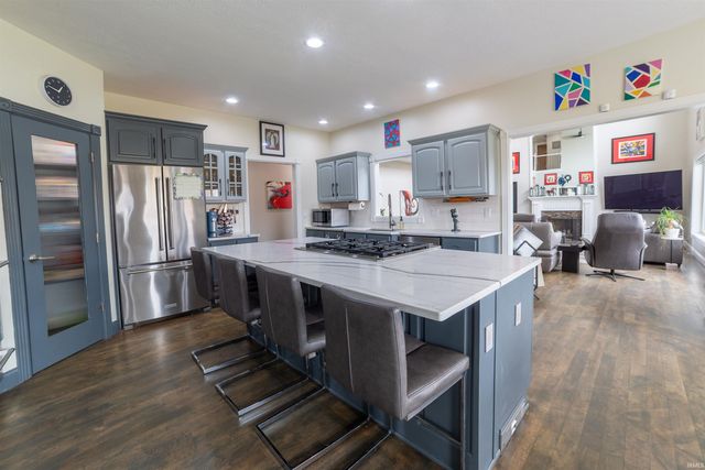 2177 Ledgewood Court, Newburgh, IN 47630