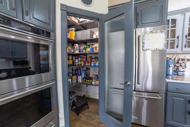 2177 Ledgewood Court, Newburgh, IN 47630