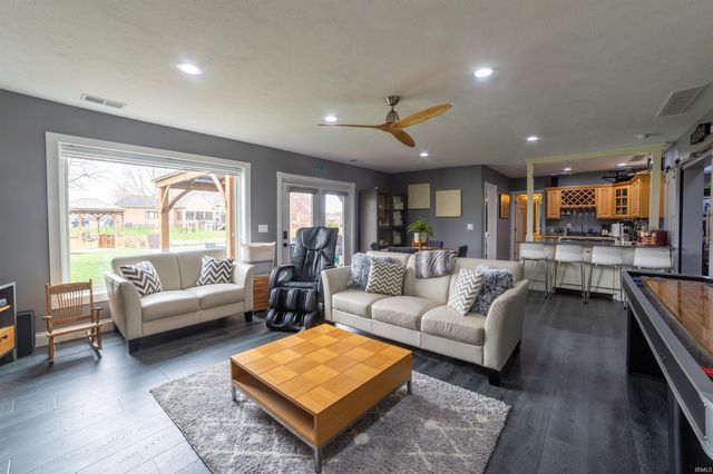 2177 Ledgewood Court, Newburgh, IN 47630