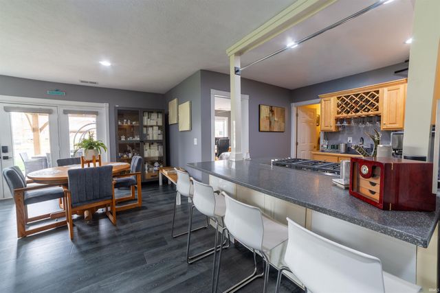 2177 Ledgewood Court, Newburgh, IN 47630