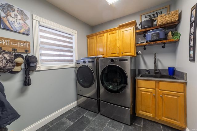 2177 Ledgewood Court, Newburgh, IN 47630