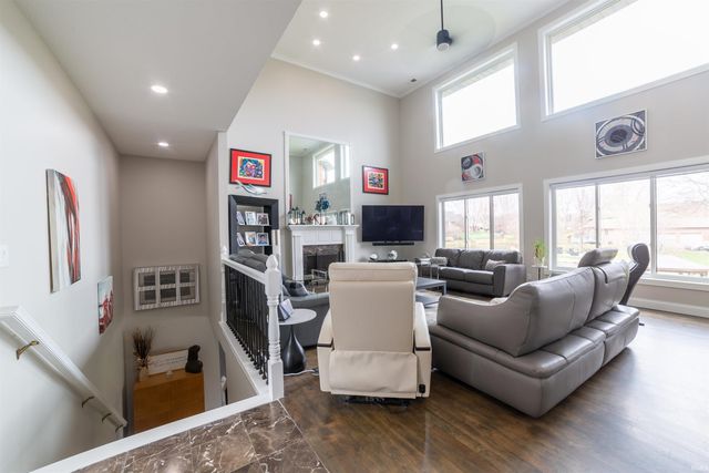 2177 Ledgewood Court, Newburgh, IN 47630