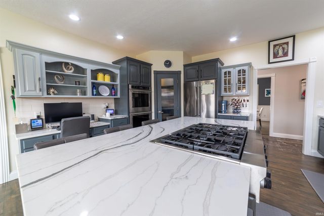 2177 Ledgewood Court, Newburgh, IN 47630