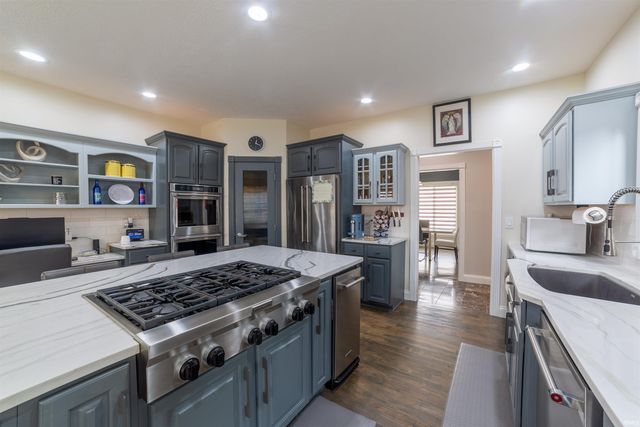 2177 Ledgewood Court, Newburgh, IN 47630